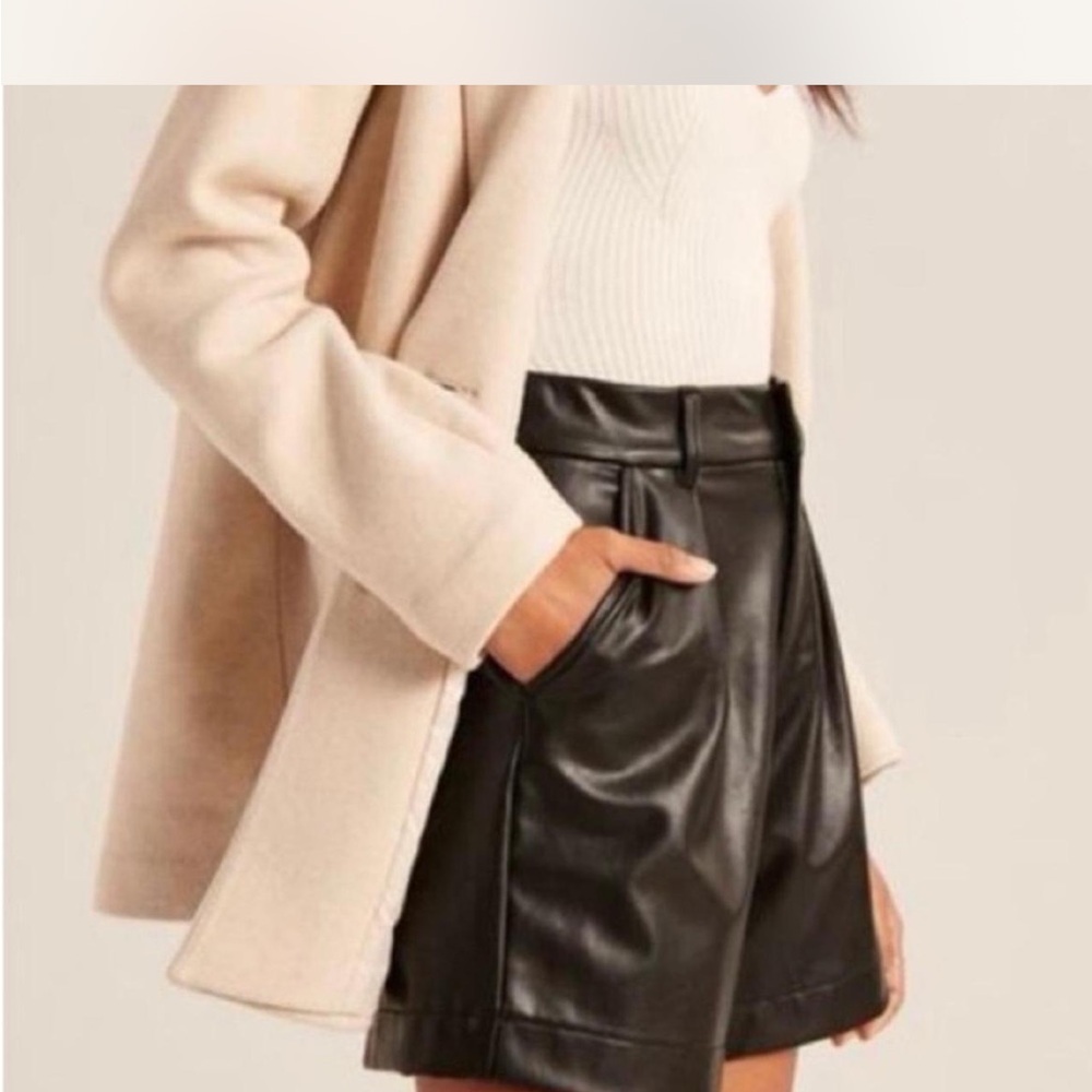 Abercrombie Black Vegan Leather Shorts Size Large